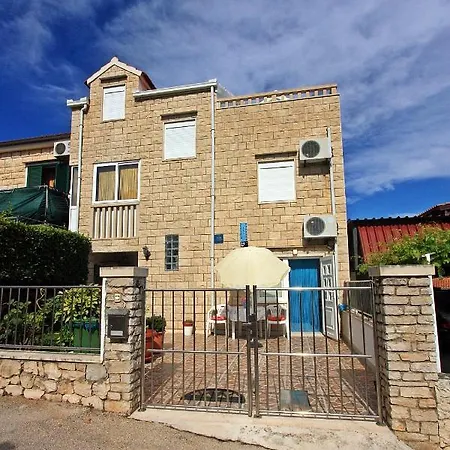 With Wifi Supetar, Brac - 5665 شقة سوبيتار